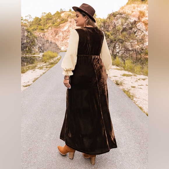 Plus Size Embroidered Square Neck Dress - Picture 5 of 6